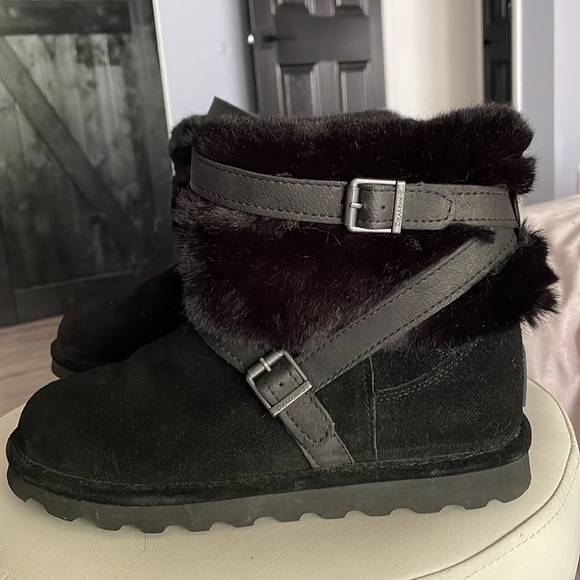 Bearpaw black booties genuine suede and fur worn once. Like new! - Picture 8 of 10